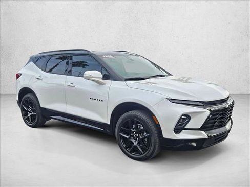 Used 2023 Chevrolet Blazer RS w/ Driver Confidence II Package FWD image 3