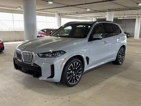 New 2026 BMW X5 xDrive50e w/ Executive Package image 3