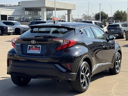 Used 2022 Toyota C-HR XLE image 4