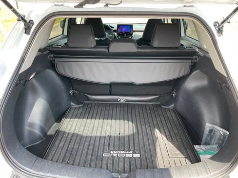 Used 2025 Toyota Corolla Cross LE w/ Moonroof Package FWD image 13