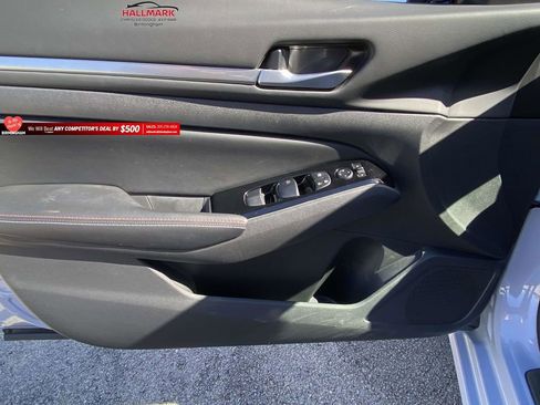 Used 2024 Nissan Altima 2.0 SR image 13