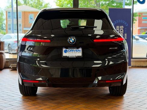 Used 2023 BMW iX xDrive50 w/ Sport Package AWD/4WD image 7