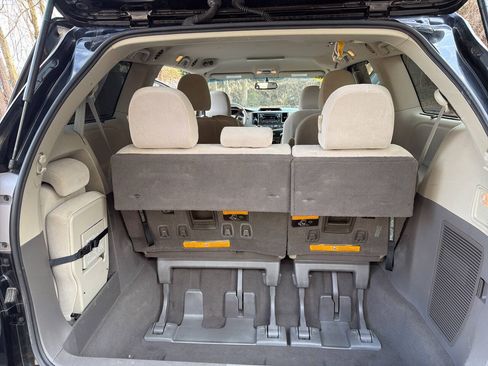 Used 2011 Toyota Sienna LE FWD image 26