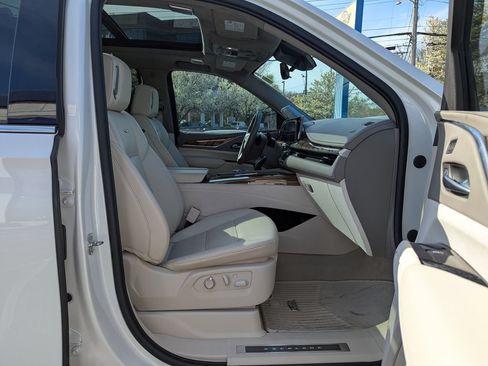 Used 2022 Cadillac Escalade Premium Luxury Platinum AWD/4WD image 31