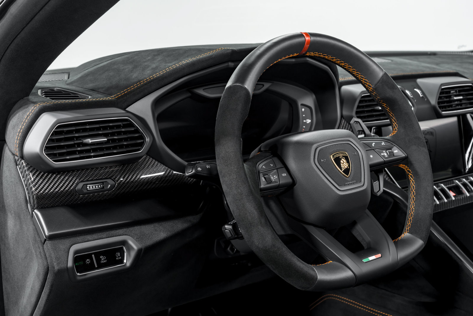 Used 2024 Lamborghini Urus Performante AWD/4WD image 13