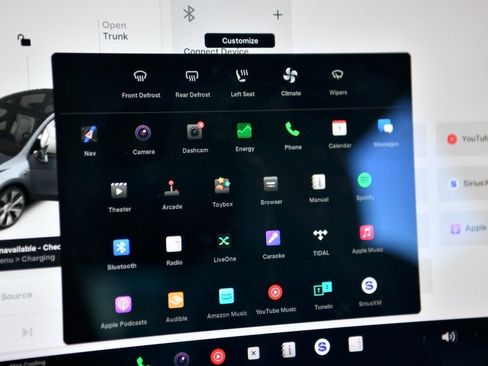 Used 2021 Tesla Model Y Long Range image 25