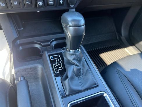 Certified 2018 Toyota Tacoma TRD Off-Road AWD/4WD image 26