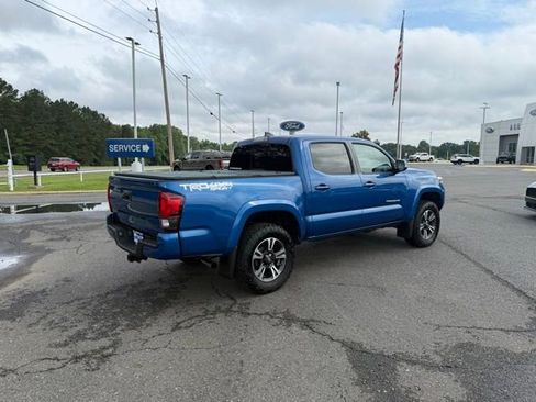 Used 2018 Toyota Tacoma TRD Sport AWD/4WD image 6