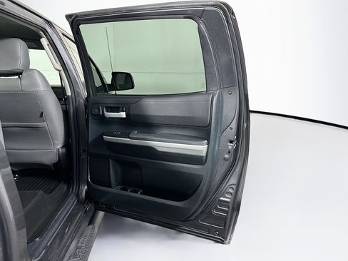 Used 2017 Toyota Tundra SR5 image 28