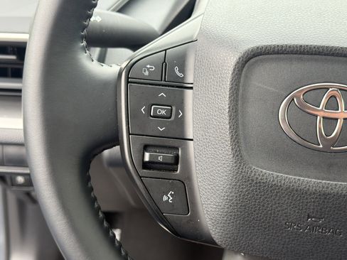 Used 2025 Toyota Prius LE image 18