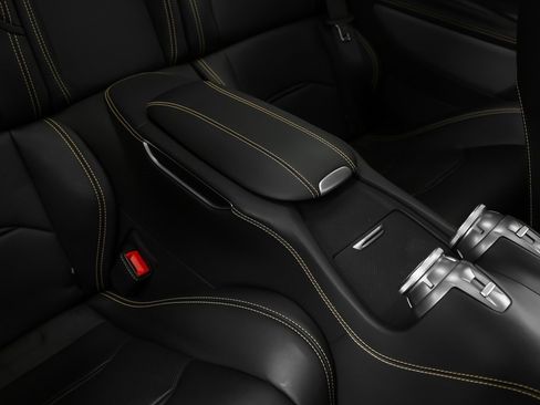 Used 2018 Ferrari GTC4Lusso image 25