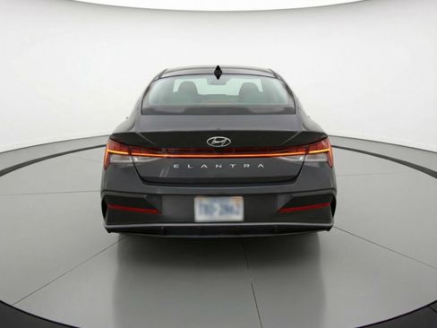 Used 2025 Hyundai Elantra SEL image 6
