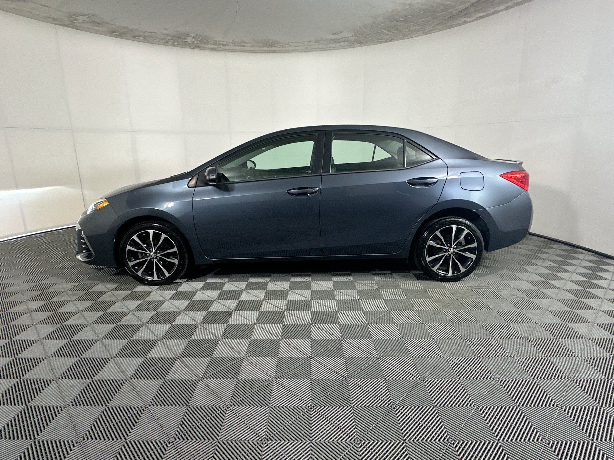Used 2017 Toyota Corolla SE FWD image 6