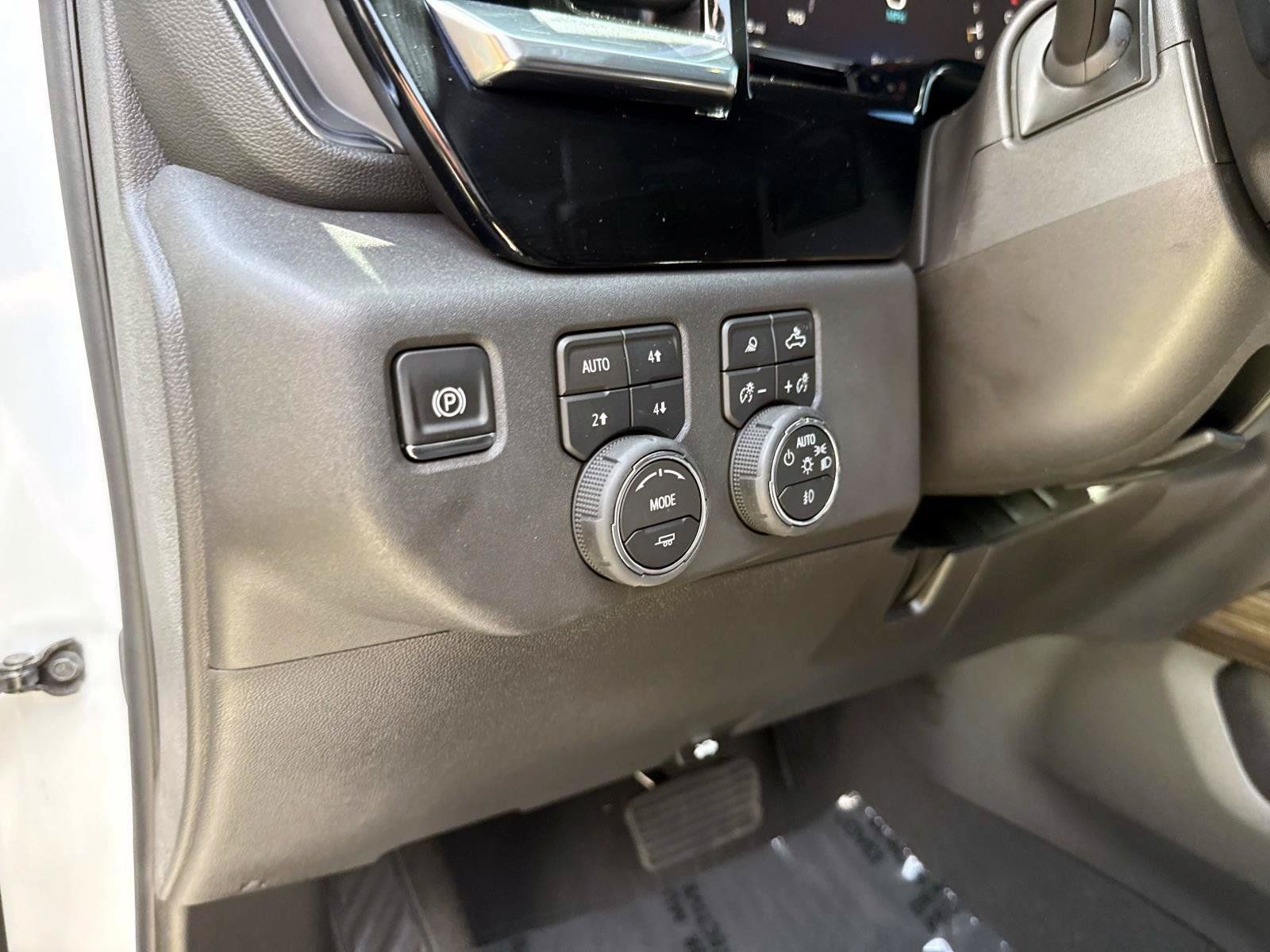 Used 2026 Chevrolet Silverado 1500 LT Trail Boss w/ LT Trail Boss Premium Package AWD/4WD image 21