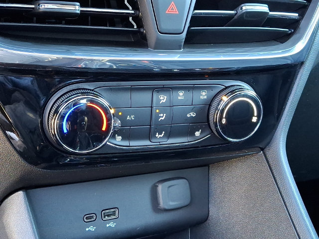 Used 2025 Buick Encore GX Sport Touring w/ Advanced Technology Package AWD/4WD image 17