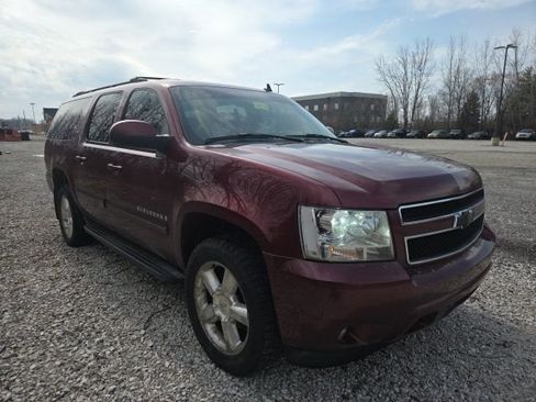 Used 2008 Chevrolet Suburban LT image 1