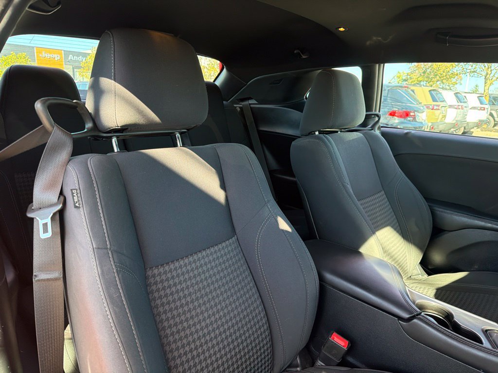 Used 2016 Dodge Challenger SXT RWD image 22