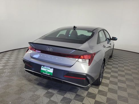 Used 2025 Hyundai Elantra Sport FWD image 9
