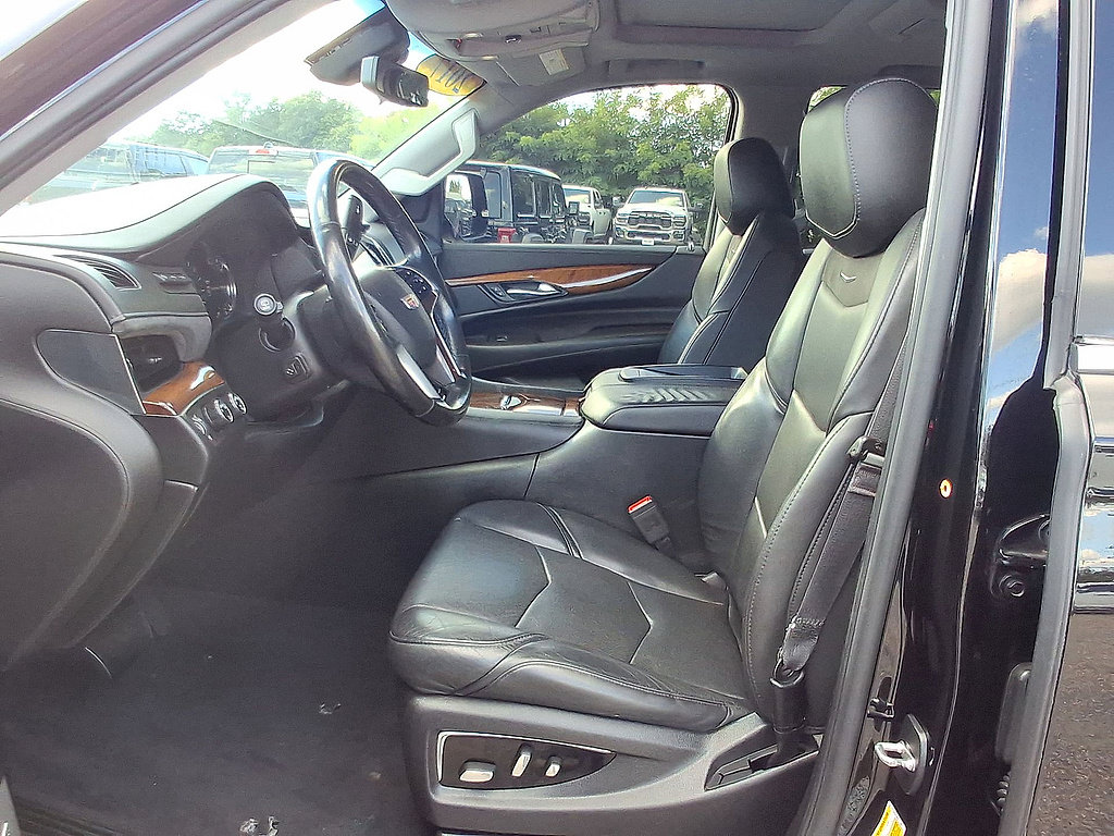Used 2017 Cadillac Escalade Premium Luxury AWD/4WD image 17