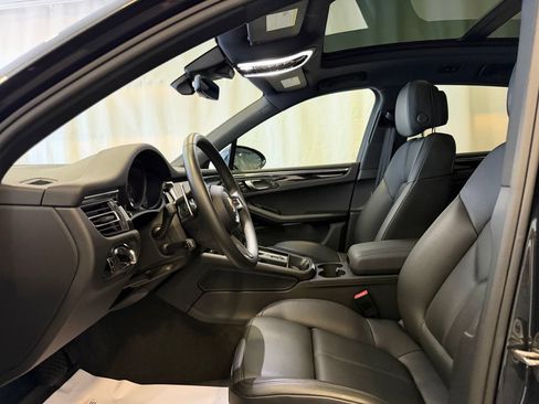 Certified 2026 Porsche Macan AWD/4WD image 5
