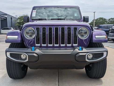 Used 2023 Jeep Wrangler Unlimited Sahara AWD/4WD image 3