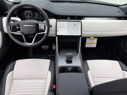 Used 2025 Land Rover Discovery Sport Dynamic SE image 18