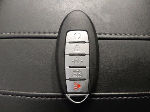 Used 2017 Nissan Rogue SL w/ SL Premium Package image 32