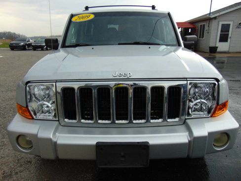 Used 2009 Jeep Commander Sport image 3