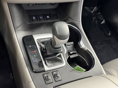 Used 2018 Toyota Highlander XLE AWD/4WD image 23