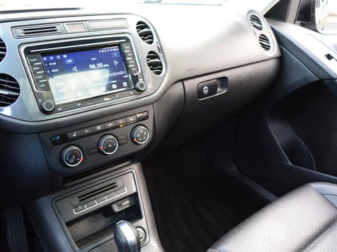 Used 2017 Volkswagen Tiguan Wolfsburg Edition image 21