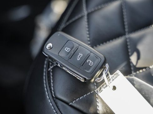 Used 2019 Volkswagen Beetle 2.0T Final Edition SEL image 40