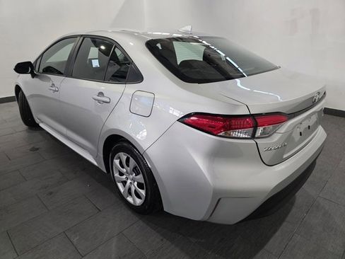 Used 2025 Toyota Corolla LE image 3