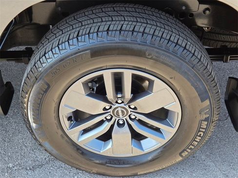 Used 2025 Nissan Frontier SV w/ Tow Package image 10