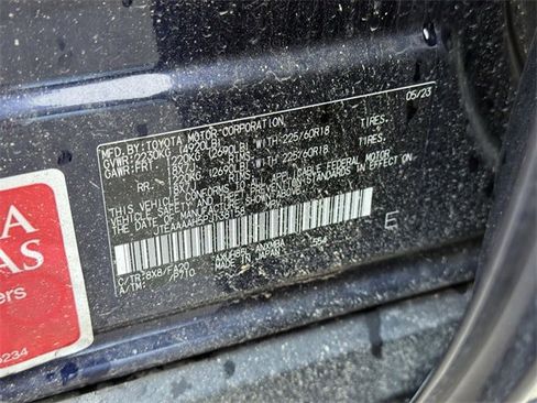 Used 2023 Toyota Venza LE image 33