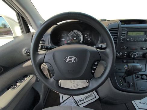 Used 2007 Hyundai Entourage GLS image 12