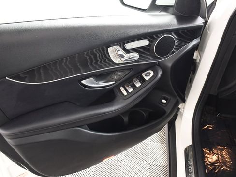 Used 2018 Mercedes-Benz GLC 300 4MATIC image 14