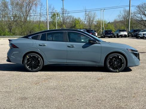 New 2026 Nissan Sentra SR w/ Floor Mat Package FWD image 44