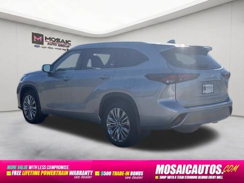 Used 2024 Toyota Highlander Platinum AWD/4WD image 5