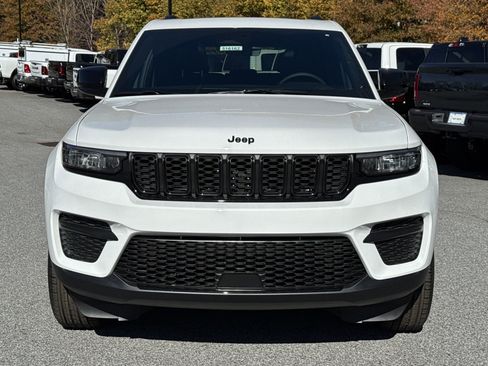 New 2025 Jeep Grand Cherokee Altitude image 2