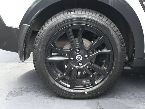 Used 2020 Nissan Kicks SR w/ SR Premium Package FWD image 34