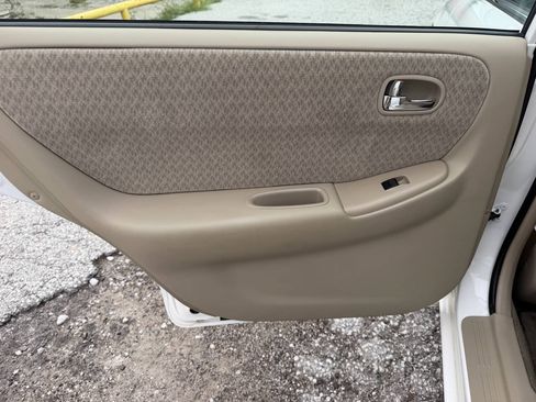 Used 2002 MAZDA 626 FWD image 15