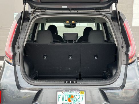 Used 2025 Kia Soul LX w/ LX Technology Package FWD image 29