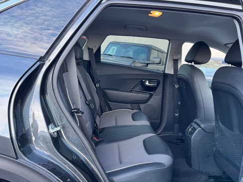 Used 2021 Kia Niro EX image 24