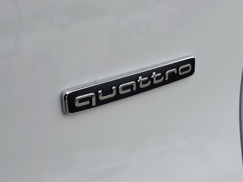 Used 2025 Audi Q5 Premium w/ Convenience Package image 8