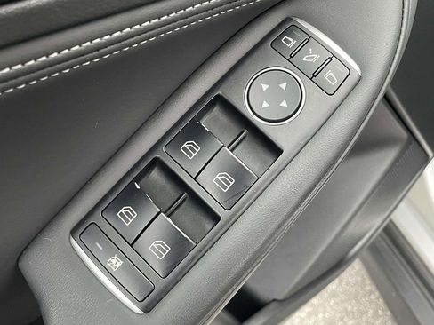 Used 2019 INFINITI QX30 Premium w/ Navigation Package image 6