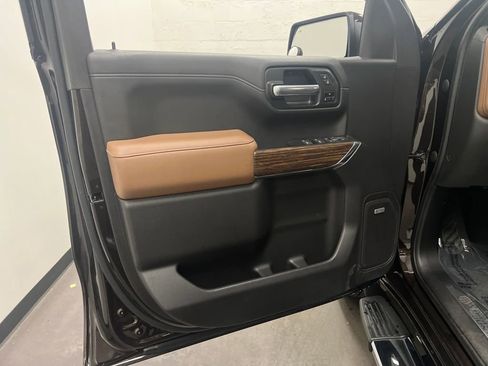 Used 2020 Chevrolet Silverado 1500 High Country w/ Technology Package image 12