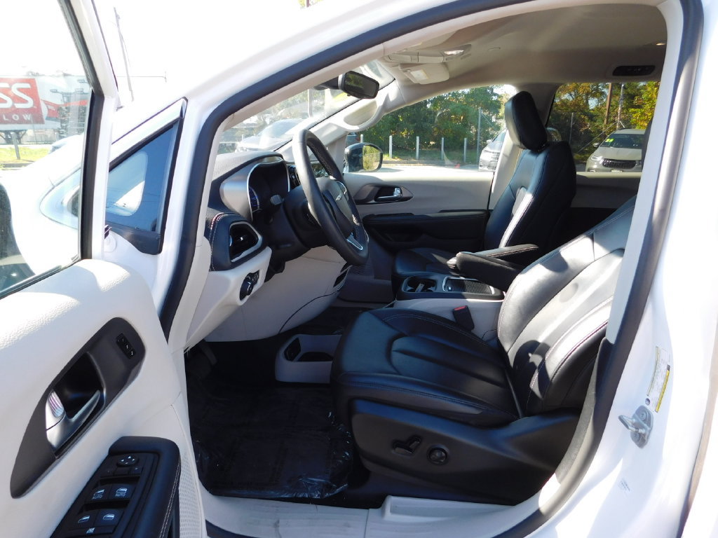 Used 2024 Chrysler Pacifica Limited FWD image 20