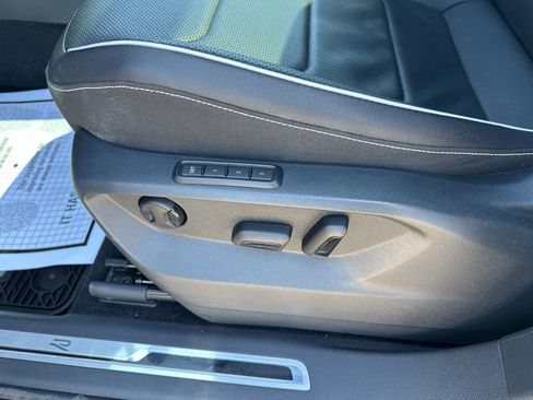 Certified 2022 Volkswagen Tiguan SEL R-Line image 13