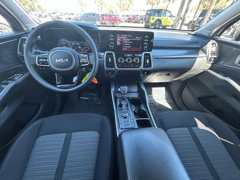 Used 2023 Kia Sorento LX image 22