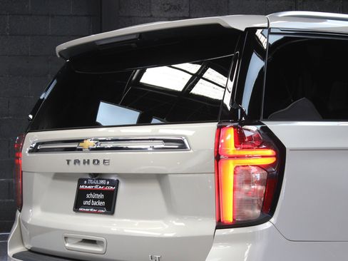 Used 2021 Chevrolet Tahoe LT w/ LT Signature Package image 13